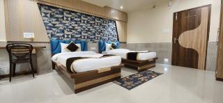 Hotel Kalpataru Grand - - 2