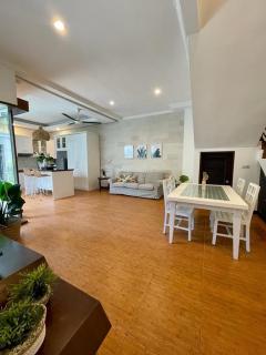 Villa Aura 3 Bedroom in Seminyak, near the beach - Seminyak - 0