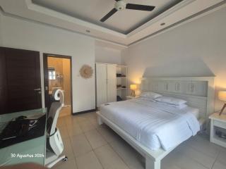 Villa Aura 3 Bedroom in Seminyak, near the beach - Seminyak - 4