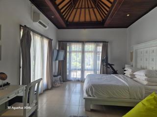 Villa Aura 3 Bedroom in Seminyak, near the beach - Seminyak - 1