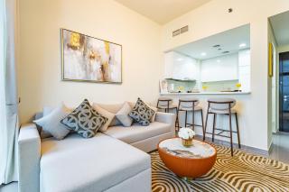 Lovely 1BR Business Bay near Metro - City Skyline Views - 3