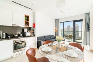 Panoramic Marina 1BR City Skyline Views with Balcony, Pool & Gym Access - 4