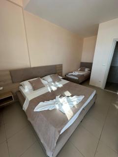 LA PLAYA - Seaside Guest Room - Durrës - 8
