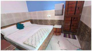 Near Ram Janam Bhumi Hotel ! THE KANHA SHIVA -Free Wi-fi And Parking Facility - Provided Excellent Room Service - Best Homestay In Ayodhya - Ayodhya - 2
