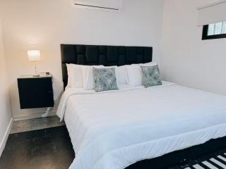 Casa Lujosa vacacional El Poblado Medellín Por día Con Piscina Jacuzzi AC 9br - - 9