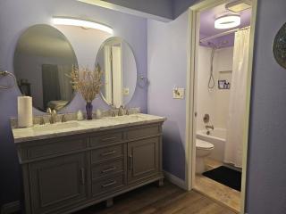 Affordable 2br-2ba Condo - Extra Amenities - Las Vegas - 4