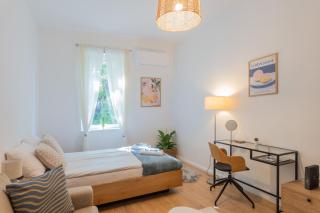 Business and Pleasure Apartment with Air Condition - Budapest - 9