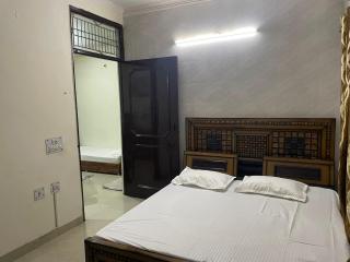 Anand Kutir - Vrindāvan - 8