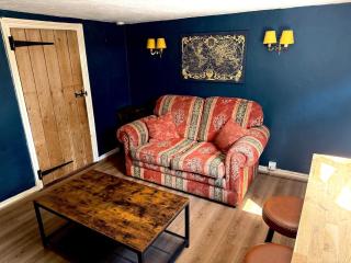 Rustic 18th century stone cottage with fireplace and parking - 7