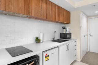 Queenstown Studio - 5mins to Airport - AirCond - Free Wifi - Walk to Centre - 3