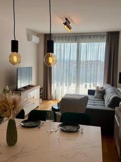 The Urban Sunset Apartment - Novi Sad - 9