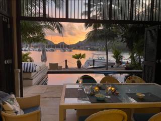Incredibly luxurious villa on Eden Island - 2