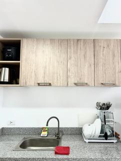 Stylish 2 Bedroom with Breezy balcony - Iloilo City - 9