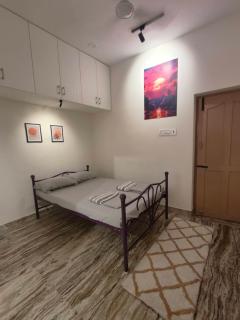 Cozy home with Private Theatre - Chennai - 3