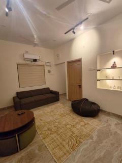 Cozy home with Private Theatre - Chennai - 2