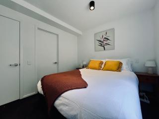 Walk to Queenstown City, 30mins to Ski, Free Parking & Wifi, Gym - 5