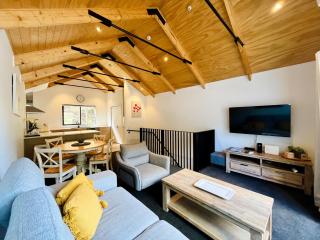 Walk to Queenstown City, 30mins to Ski, Free Parking & Wifi, Gym - 6