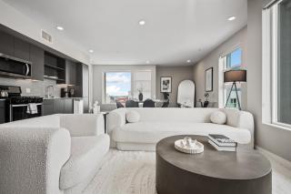 Modern Luxury Oasis in WEHO Hollywood Sign Views - Los Angeles - 3