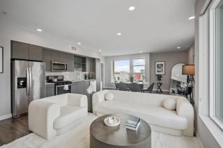 Modern Luxury Oasis in WEHO Hollywood Sign Views - 9