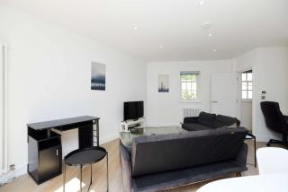 Countryside Edge Flat - Split-level Tadworth flat - Purley - 2