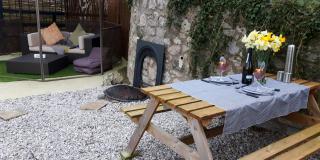 The Bothy, wood fired hot tub, luxury spa bathroom - St Asaph - 7
