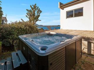 Stunning Lake Views - Taupo - 0