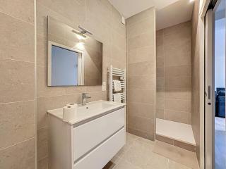 Immeuble complet climatisé, 24 couchages, centre ville, proche A75 - 2