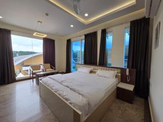 PetRose Event Centre Suites - Kadayirippu - 0