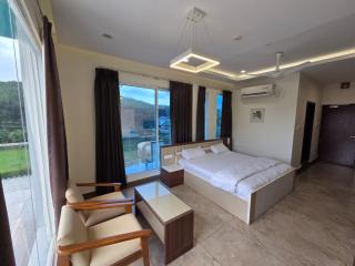 PetRose Event Centre Suites - Kadayirippu - 8