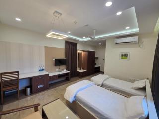 PetRose Event Centre Suites - Kadayirippu - 5