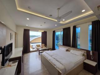 PetRose Event Centre Suites - Kadayirippu - 4