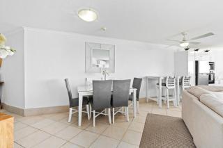 Surfers Paradise Oceanfront Retreat - Gold Coast - 2