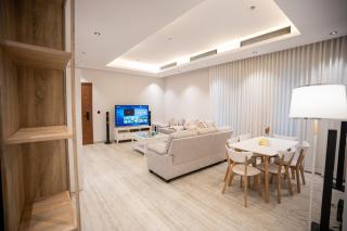 LP99-8 Luxury 2BR Apartment in Al Murooj - Riad - 5