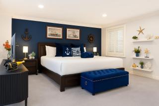 King Bed Harbour View - Captain's Retreat - Sydney - 4
