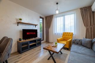 Stylish Apartment with Free Public Parking - 6