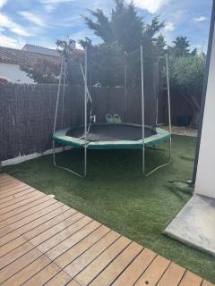 Villa 10 personnes de 160 M2 avec piscine au bord du lac de Villeneuve La Raho et à 15 minutes des plages - 2
