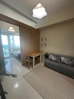 SMDC Wind Tagaytay Condo with Balcony and WiFi, near Taal - Kaybagal - 5