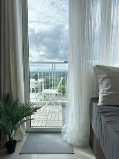 SMDC Wind Tagaytay Condo with Balcony and WiFi, near Taal - Kaybagal - 3