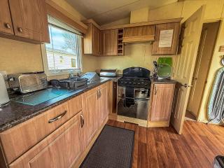 Spacious 8 Berth Caravan At Southview Holiday Park Near Skegness Ref 33018Ml - 4