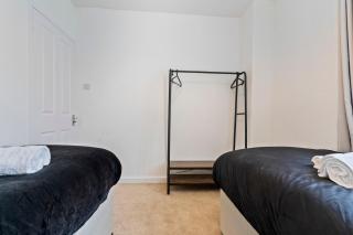 Stylish 4BR Home Wembley - London - 1