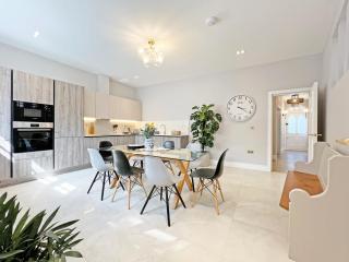 Incredible Luxury Windsor Long Walk 4 Bedroom Home With Free Driveway Parking - Windsor - 8