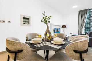 Stylish Dubai Marina 2BR with Balcony, Pool, Gym Walk to Marina Walk & JBR - 4