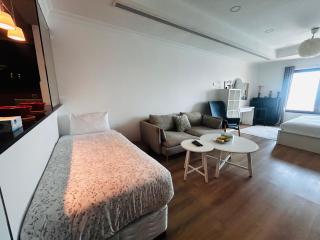 Marina View Studio in Pearl - Doha - 6