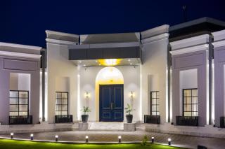 Luxury 4-BHK Farmhouse With Private Pool, Garden, & Bar - Nuova Delhi - 4