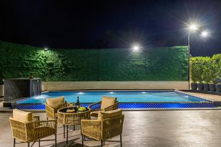 ELIVAAS Ibiza 4 BHK Farmhouse with Pvt Pool, Garden & Indoor Bar - Nuova Delhi - 8