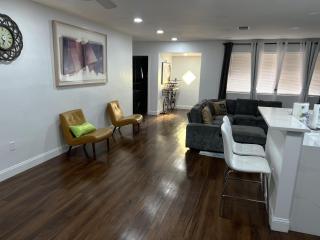 Cozy Corner Retreat - Miramar - 2