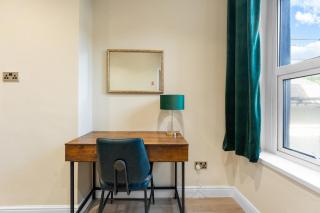 Large 4BR House Ideal for Family Contractors with Parking and Garden - Cardiff - 4