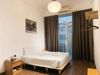 The Hideaway Alley Botanical Garden - 9