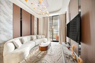 Bright 1BR Retreat with Pool Access Near The Palm & Dubai Marina Hotspots - 0