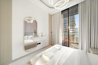 Bright 1BR Retreat with Pool Access Near The Palm & Dubai Marina Hotspots - 4